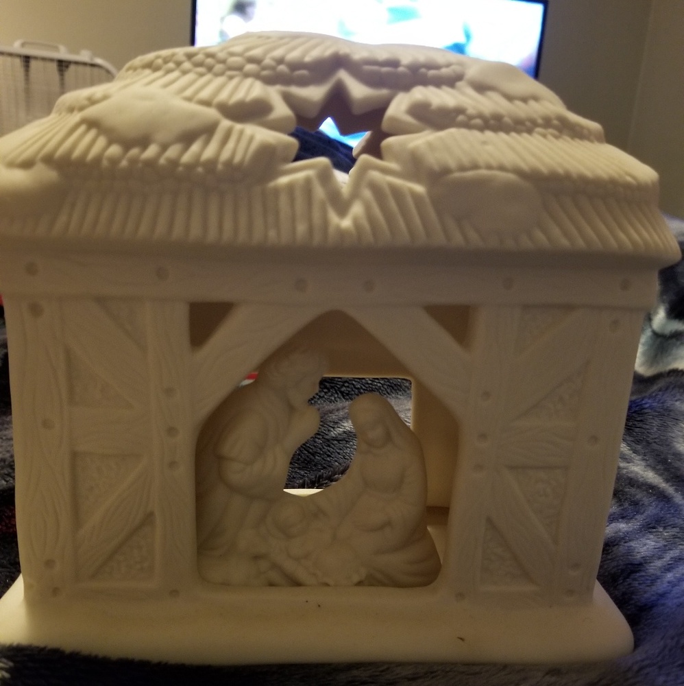 NIB partylite ceramic nativity tealite holder
